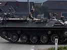 Panzergrenadiere beziehen den Verfügungsraum. (Bild öffnet sich in einem neuen Fenster)