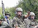 Kommandant weist dem Panzerfahrer ein Ziel zu. (Bild öffnet sich in einem neuen Fenster)