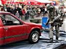 Soldaten der ABC-Truppe untersuchen ... (Bild öffnet sich in einem neuen Fenster)