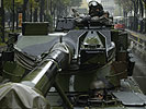 ... Panzer auf der Ringstraße. (Bild öffnet sich in einem neuen Fenster)