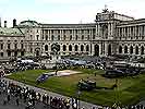 Der Heldenplatz nach dem Eintreffen der Hubschrauber. (Bild öffnet sich in einem neuen Fenster)