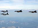F 5 und Draken auf Patrouille. (Bild öffnet sich in einem neuen Fenster)