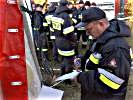 Polnische Rettungkräfte rüsten sich aus. (Bild öffnet sich in einem neuen Fenster)