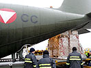 Erster Hilfsflug einer C-130 Hercules. (Bild öffnet sich in einem neuen Fenster)