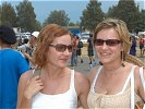 Monika und Piris Vater ist verrückt nach Flugzeugen. (Bild öffnet sich in einem neuen Fenster)