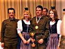 Oberstleutnant Stefan Drage inmitten der Zirbenprinzessinnen. (Bild öffnet sich in einem neuen Fenster)