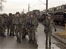 ... erhalten die Soldaten freies Geleit. (Bild öffnet sich in einem neuen Fenster)