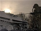 Übungsmäßige Dekontamination eines Schützenpanzers ... (Bild öffnet sich in einem neuen Fenster)