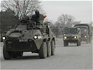 Die Eskorte aus gepanzerten Fahrzeugen stellt einen besonderen Schutz dar. (Bild öffnet sich in einem neuen Fenster)
