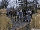 Der wütende Mob verschafft sich lauststark Gehör. (Bild öffnet sich in einem neuen Fenster)