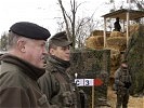 Der Kommandant der Landstreitkräfte besucht die Truppe. (Bild öffnet sich in einem neuen Fenster)
