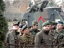 ... inspizierten die Truppe. (Bild öffnet sich in einem neuen Fenster)