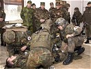 Sanitätsversorgung während einer Übungseinlage. (Bild öffnet sich in einem neuen Fenster)