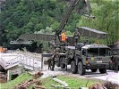 Pioniere errichten eine Brücke 2000. (Bild öffnet sich in einem neuen Fenster)