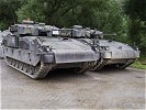 Zwei Ulan-Kampfschützenpanzer sind bereit fürs Gefecht. (Bild öffnet sich in einem neuen Fenster)