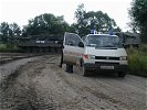 Die Militärstreife sichert den ordnungsgemäßen Abtransport der Gefangenen. (Bild öffnet sich in einem neuen Fenster)