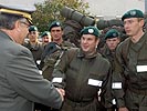 Während Generalmajor Segur-Cabanac den Soldaten viel Glück wünschte ... (Bild öffnet sich in einem neuen Fenster)