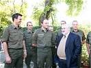 Währenddessen empfing Botschafter Gallowitsch die Sightseeing-Gruppe. (Bild öffnet sich in einem neuen Fenster)
