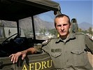 Gefreiter Seyrl: Zwei Minuten Zeit für die Verabschiedung. (Bild öffnet sich in einem neuen Fenster)