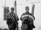 Soldaten den 37. Schützenregiments in Feldadjustierung... (Bild öffnet sich in einem neuen Fenster)