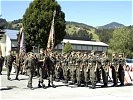 Der Ausmarsch der Fahnenabordnungen nach dem Ende des Festaktes. (Bild öffnet sich in einem neuen Fenster)
