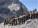 Angetretene Truppe bei der festlichen Gedenktafelenthüllung. (Bild öffnet sich in einem neuen Fenster)