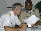 Organisationschef Brigadier Herke mit dem CISM-Deligierten Colonel Traore.