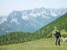 Aufstieg auf den Hochobir bei strahlendem Sonnenschein.