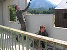 Deutsche Soldaten beim Zielwerfen mit Handgranaten. (Bild öffnet sich in einem neuen Fenster)
