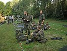 Auch diese Soldaten freuen sich über die Verschnaufpause. (Bild öffnet sich in einem neuen Fenster)