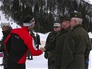 V.r.: Berktold, Ertl und Stier gratulieren Schablitzky zum Sieg. (Bild öffnet sich in einem neuen Fenster)