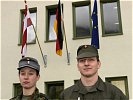 Frau Obergefreite Witt und Gefreiter Baumann.