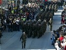 Deutsche und österreichische Gebirgsjäger paradierten vor der Bevölkerung. (Bild öffnet sich in einem neuen Fenster)