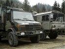 Ein deutscher Unimog und ein schwerer Lkw des Bundesheers. (Bild öffnet sich in einem neuen Fenster)