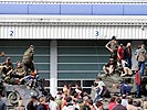 Vor allem die Kleinen hatten es auf die Panzer abgesehen... (Bild öffnet sich in einem neuen Fenster)