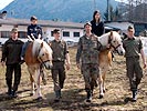 Das Reiten auf den Tragtieren war eine beliebte Attraktion. (Bild öffnet sich in einem neuen Fenster)