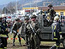 Action: Nach einem fiktiven Minenunfall trifft die Hilfstruppe ein. (Bild öffnet sich in einem neuen Fenster)