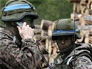 Ein Kommandant der Granitland-Armee erhält über Funk neue Befehle. (Bild öffnet sich in einem neuen Fenster)