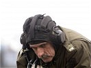 Die Demonstranten ziehen ab, für die Soldaten bedeutet dies "Motoren an!". (Bild öffnet sich in einem neuen Fenster)