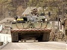 Die gepanzerten Fahrzeuge der Task Force wie der Bergepanzer "Büffel"... (Bild öffnet sich in einem neuen Fenster)