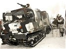 Das Ziel ist erreicht, die Soldaten sitzen ab. (Bild öffnet sich in einem neuen Fenster)
