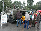 ...sich zu informieren - wie hier über den Radpanzer "Pandur"... (Bild öffnet sich in einem neuen Fenster)