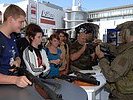 Am Parkplatz vor dem KIKA-Möbelhaus gab es Jagdkommando-Soldaten... (Bild öffnet sich in einem neuen Fenster)