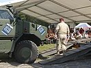 ...informierten die Soldaten über den neuen "Dingo 2"... (Bild öffnet sich in einem neuen Fenster)