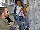 ...auf den Kletterturm. (Bild öffnet sich in einem neuen Fenster)