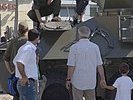 ...und den Radpanzer "Pandur"... (Bild öffnet sich in einem neuen Fenster)