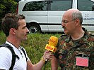 Dort warteten schon Journalisten... (Bild öffnet sich in einem neuen Fenster)