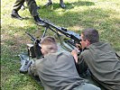 Die Kadersoldaten festigen ihre Kenntnisse im Umgang mit den Waffen. (Bild öffnet sich in einem neuen Fenster)