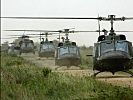 Nicht nur Black Hawks, auch die bewährten AB 212 kamen zum Einsatz. (Bild öffnet sich in einem neuen Fenster)