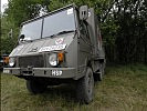 Geländegängiger Pinzgauer mit modernsten Notfallgeräten ausgestattet. (Bild öffnet sich in einem neuen Fenster)